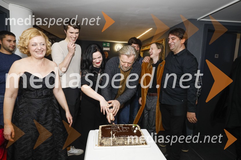 Plašč, premiera v SLG Celje