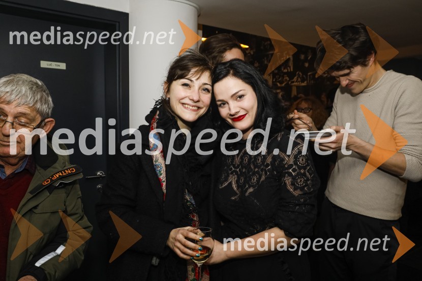  Živa Selan, igralka;  Beti  Strgar, igralkaPlašč, premiera v SLG Celje