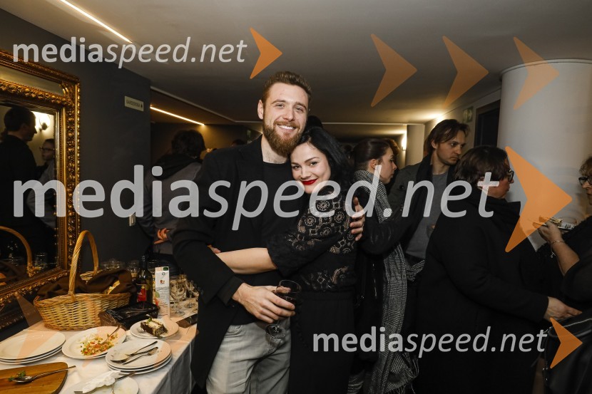  ... ;  Beti  Strgar, igralkaPlašč, premiera v SLG Celje