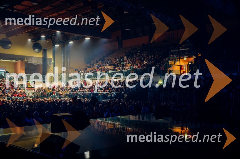 Glasbeno plesni spektakel s Tanjo Žagar