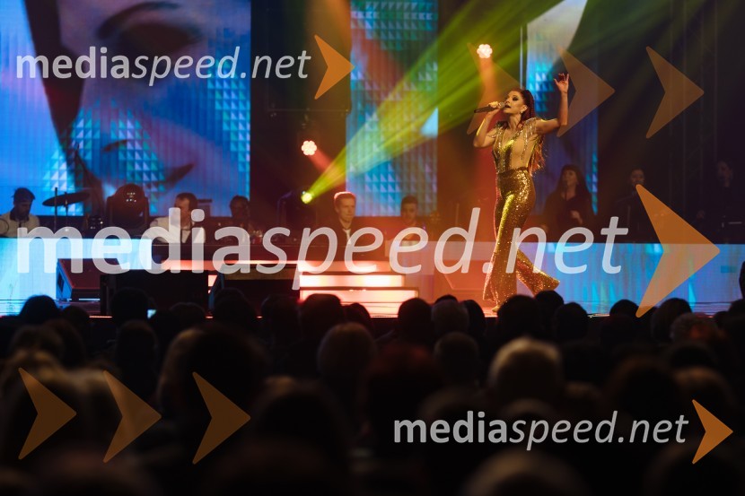 Glasbeno plesni spektakel s Tanjo Žagar