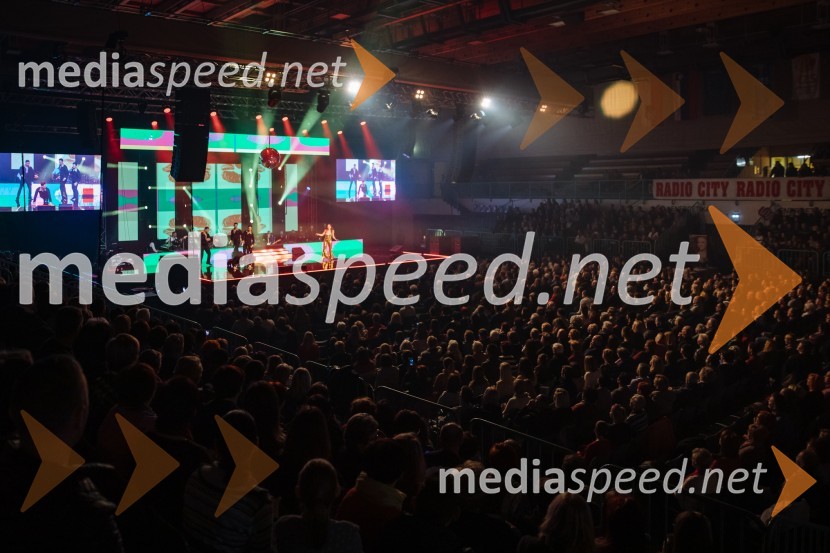 Glasbeno plesni spektakel s Tanjo Žagar