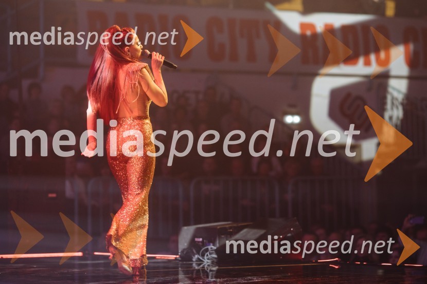 Glasbeno plesni spektakel s Tanjo Žagar