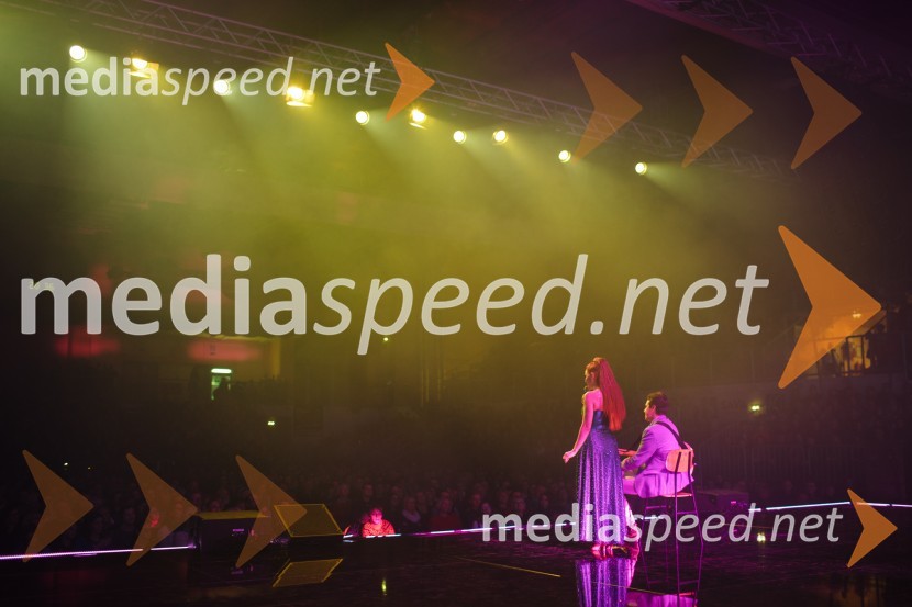 Glasbeno plesni spektakel s Tanjo Žagar