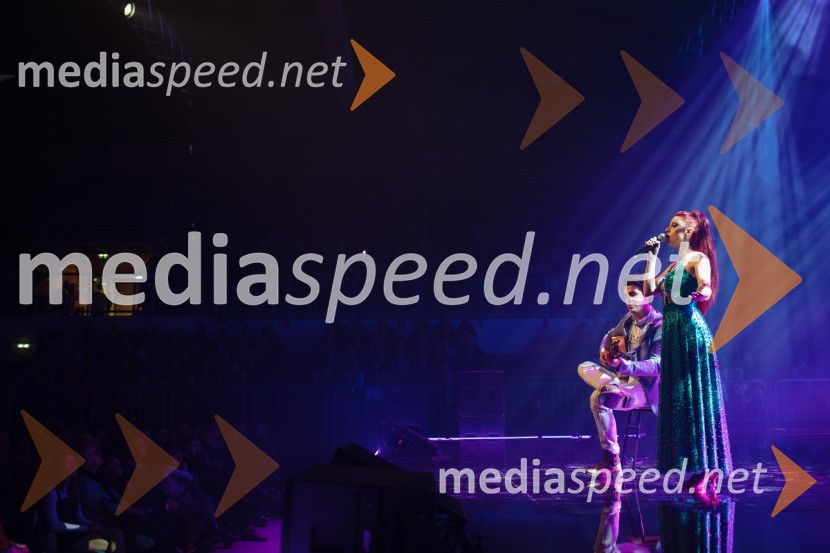 Glasbeno plesni spektakel s Tanjo Žagar