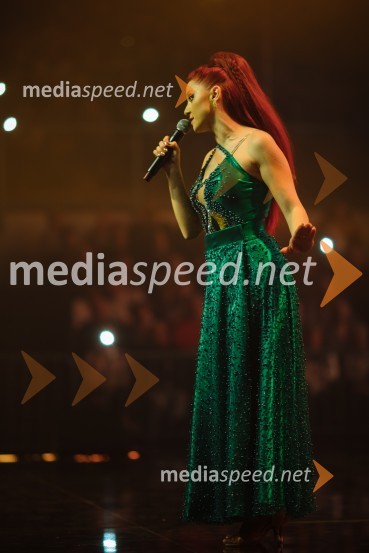 Glasbeno plesni spektakel s Tanjo Žagar