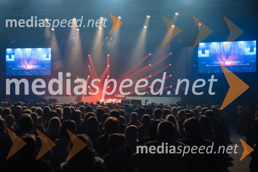 Glasbeno plesni spektakel s Tanjo Žagar