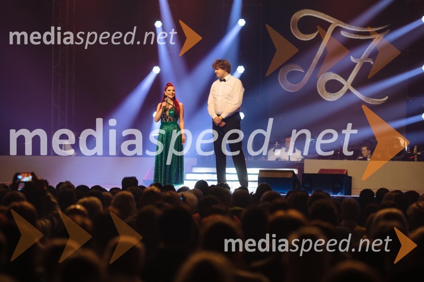 Glasbeno plesni spektakel s Tanjo Žagar