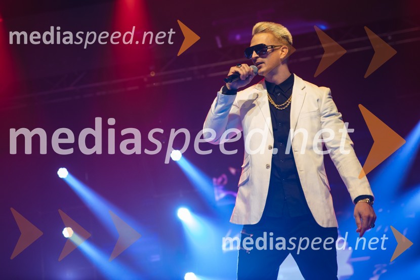 Glasbeno plesni spektakel s Tanjo Žagar