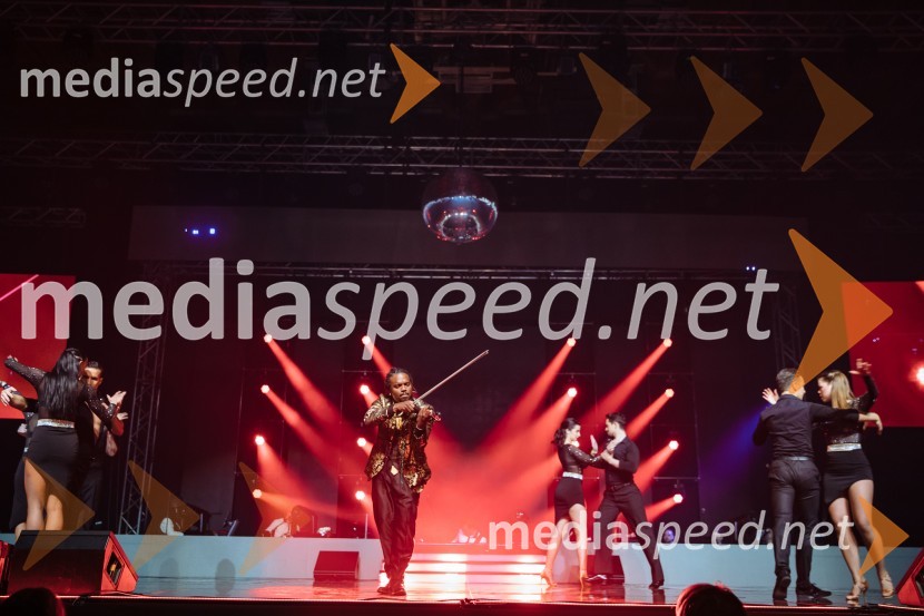 Glasbeno plesni spektakel s Tanjo Žagar