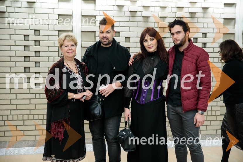  Irena  Butoln, germanistka;  Nejc Simšič, novinar;  ... ;  ... 2020, premiera drame