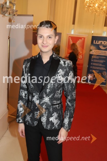  Damjan Murko, pevecBob leta 2019 zdravnici in humanitarki Ninni Kozorog