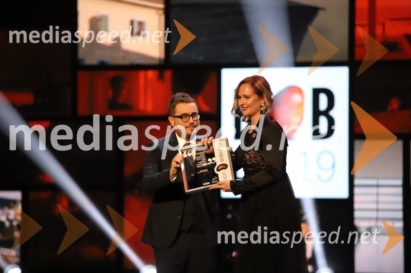  Matija Stepišnik, odgovorni urednik, Večer; dr. Ninna Kozorog, zdravnica, predsednica društva HumanitarčekBob leta 2019 zdravnici in humanitarki Ninni Kozorog