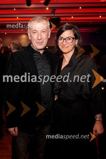  Ivica Buljan, režiser;  Simona  Belle, služba za stike z javnostmi MGL2020, premiera drame