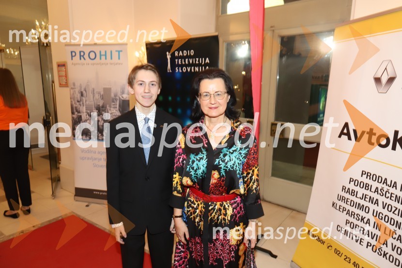  Marko Trstenjak; dr. Verica Trstenjak, pravnicaBob leta 2019 zdravnici in humanitarki Ninni Kozorog