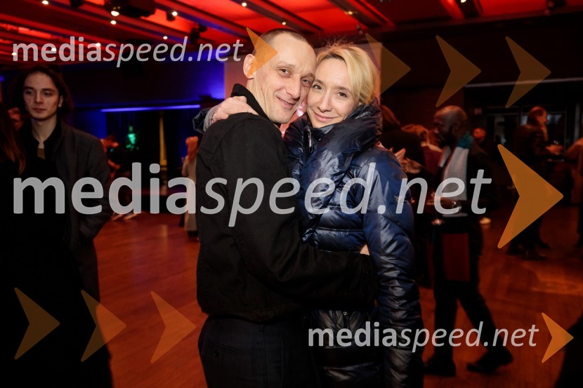  ... ;  Mojca Funkl, igralka2020, premiera drame