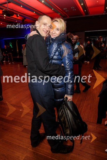  ... ;  Mojca Funkl, igralka2020, premiera drame