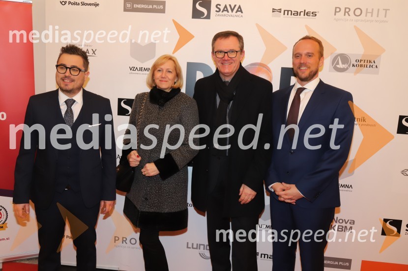  Matija Stepišnik, odgovorni urednik, Večer;  ... ; dr. Zoran Medved, odgovorni urednik, TV Maribor;  Uroš Hakl, direktor družbe Večer, d.o.o.Bob leta 2019 zdravnici in humanitarki Ninni Kozorog
