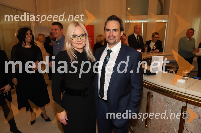  Katja Šeruga, direktorica za področje uredništva medijev, časnik Večer;  Miha Klančar, direktor za področje prodaje in marketinga, Večer d.d.Bob leta 2019 zdravnici in humanitarki Ninni Kozorog