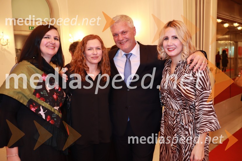  Nataša Jeza Kotnik, vodja marketinga Agencija Sonček;  Damjana Meško Kuster;  Milan Kuster, predsednik uprave Skupine Lunos;  Natalija Cvetko, vodja projektov, MediaspeedBob leta 2019 zdravnici in humanitarki Ninni Kozorog