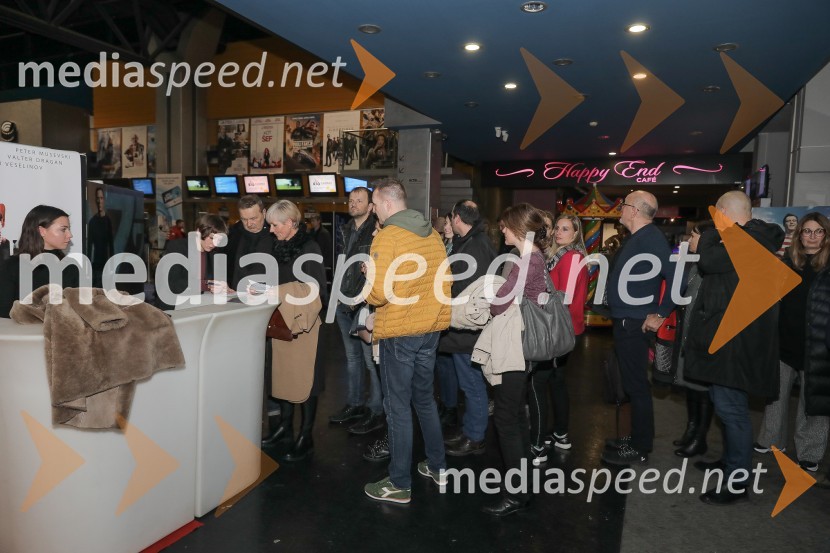 Vsi proti vsem, premiera slovenskega filma