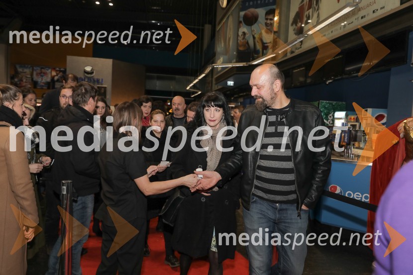 Vsi proti vsem, premiera slovenskega filma