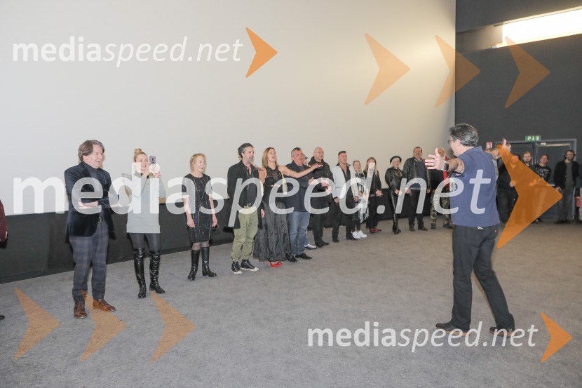 Vsi proti vsem, premiera slovenskega filma