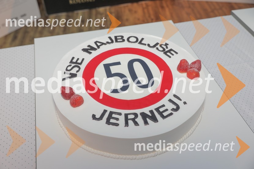 Vsi proti vsem, premiera slovenskega filma