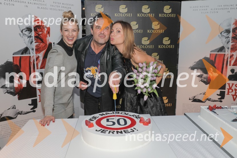  Iva Krajnc Bagola, igralka;  Jernej Kuntner, igralec;  Aleksandra  Balmazović, igralkaVsi proti vsem, premiera slovenskega filma