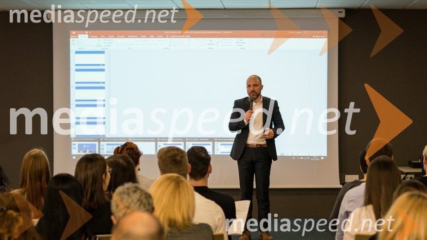 Digitalni laboratorij: Uporabni recepti za večjo prodajo na spletu