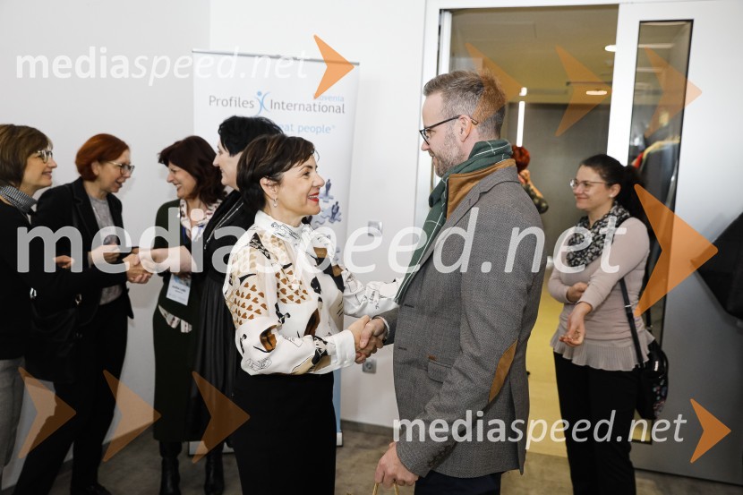 Januarski pogovor, Profiles International