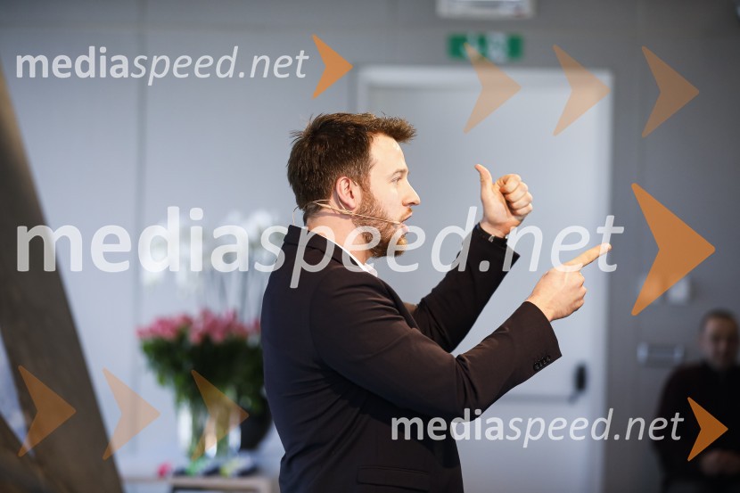 Januarski pogovor, Profiles International