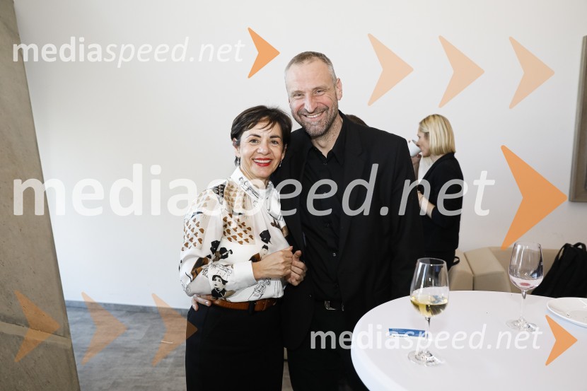 Januarski pogovor, Profiles International