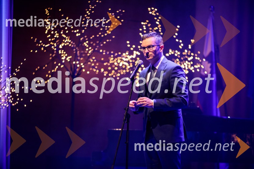 Priznanje za življenjsko delo na področju managementa Jožetu Mermalu, januarsko srečanje Združenja Manager