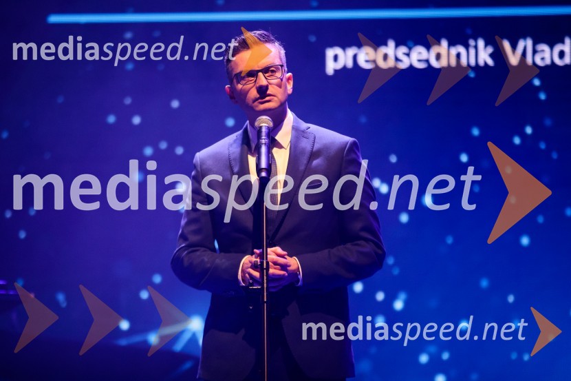 Priznanje za življenjsko delo na področju managementa Jožetu Mermalu, januarsko srečanje Združenja Manager