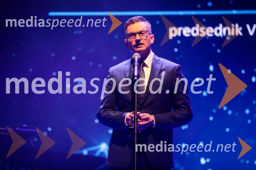 Priznanje za življenjsko delo na področju managementa Jožetu Mermalu, januarsko srečanje Združenja Manager