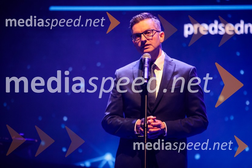 Priznanje za življenjsko delo na področju managementa Jožetu Mermalu, januarsko srečanje Združenja Manager