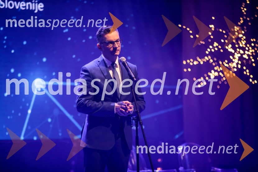 Priznanje za življenjsko delo na področju managementa Jožetu Mermalu, januarsko srečanje Združenja Manager