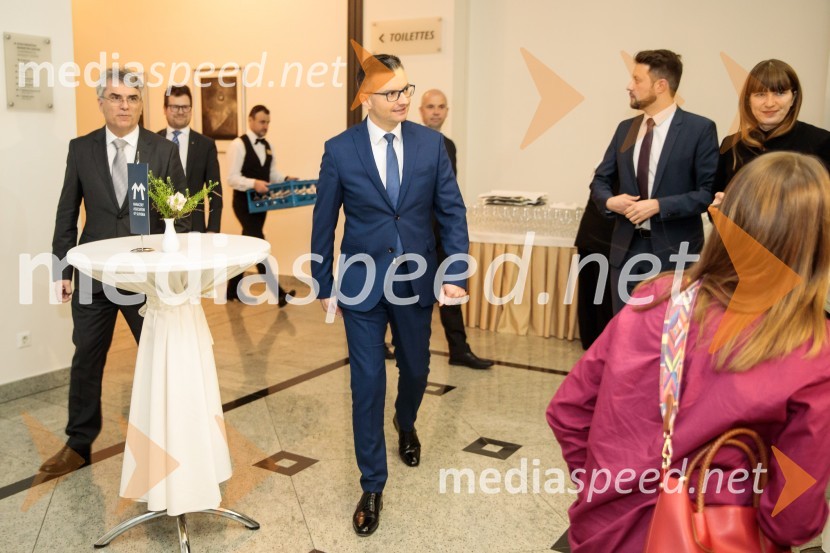 Priznanje za življenjsko delo na področju managementa Jožetu Mermalu, januarsko srečanje Združenja Manager