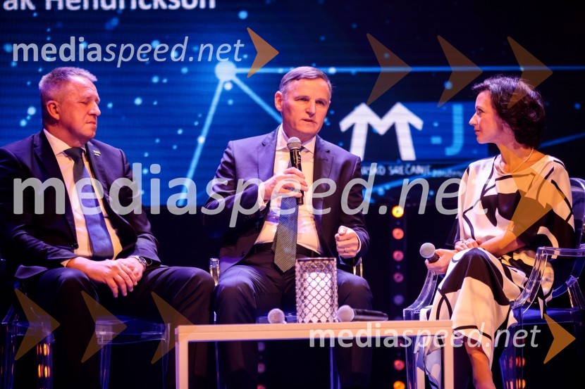 Priznanje za življenjsko delo na področju managementa Jožetu Mermalu, januarsko srečanje Združenja Manager