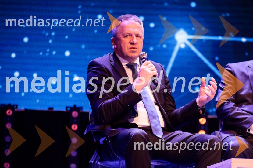 Priznanje za življenjsko delo na področju managementa Jožetu Mermalu, januarsko srečanje Združenja Manager