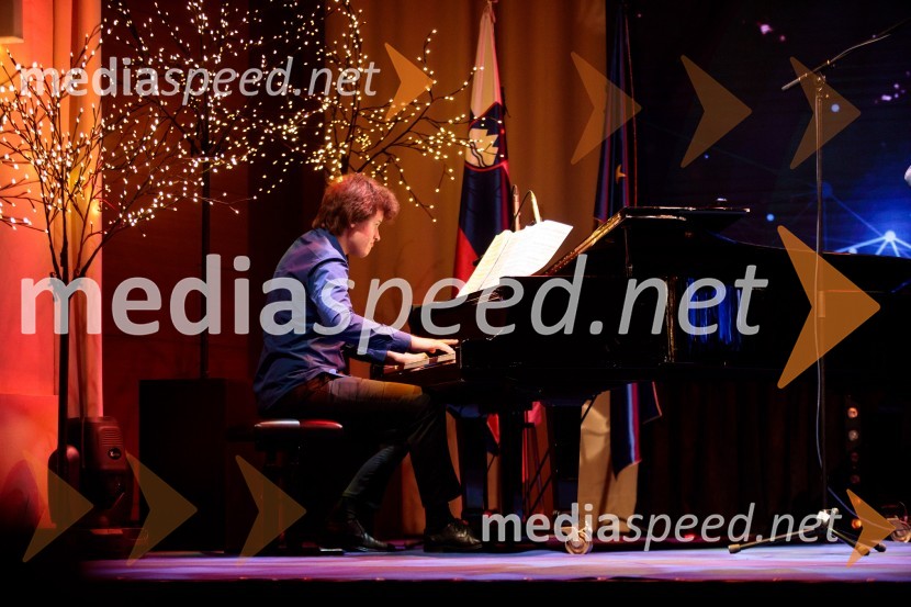 Priznanje za življenjsko delo na področju managementa Jožetu Mermalu, januarsko srečanje Združenja Manager