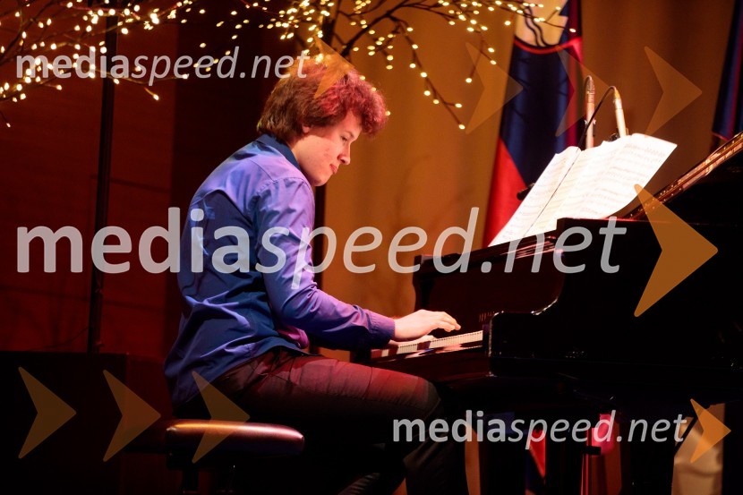 Priznanje za življenjsko delo na področju managementa Jožetu Mermalu, januarsko srečanje Združenja Manager