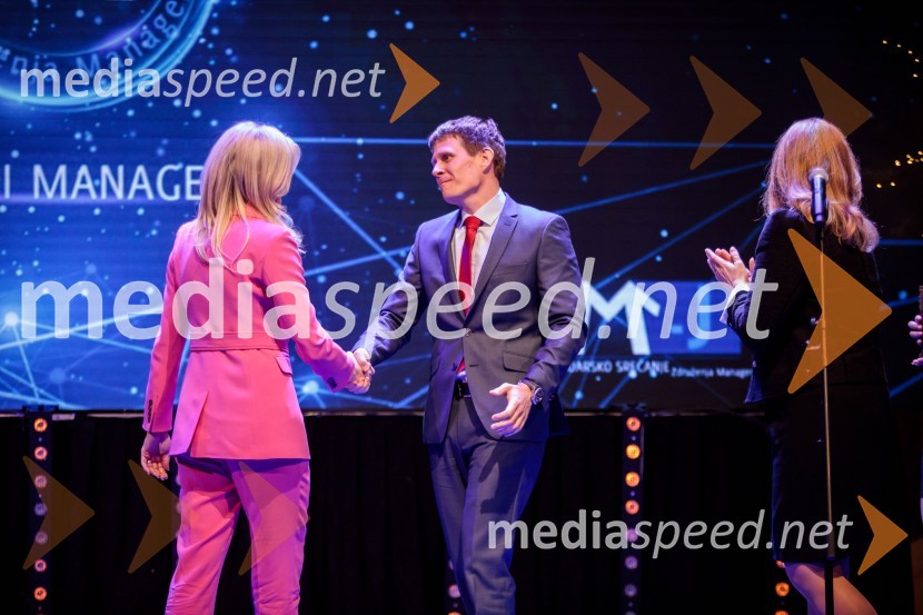 Priznanje za življenjsko delo na področju managementa Jožetu Mermalu, januarsko srečanje Združenja Manager