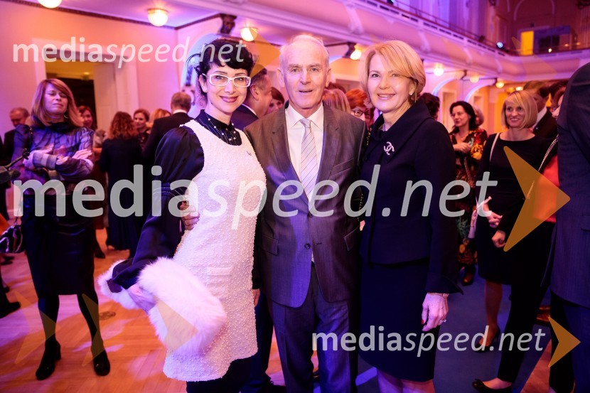 Dr. Jerca Legan Cvikl, antropologinja in predsednica Fundacije Femmes Sans Fronitières;  Jože  Mermal, predsednik uprave BTC-ja;  ... Priznanje za življenjsko delo na področju managementa Jožetu Mermalu, januarsko srečanje Združenja Manager