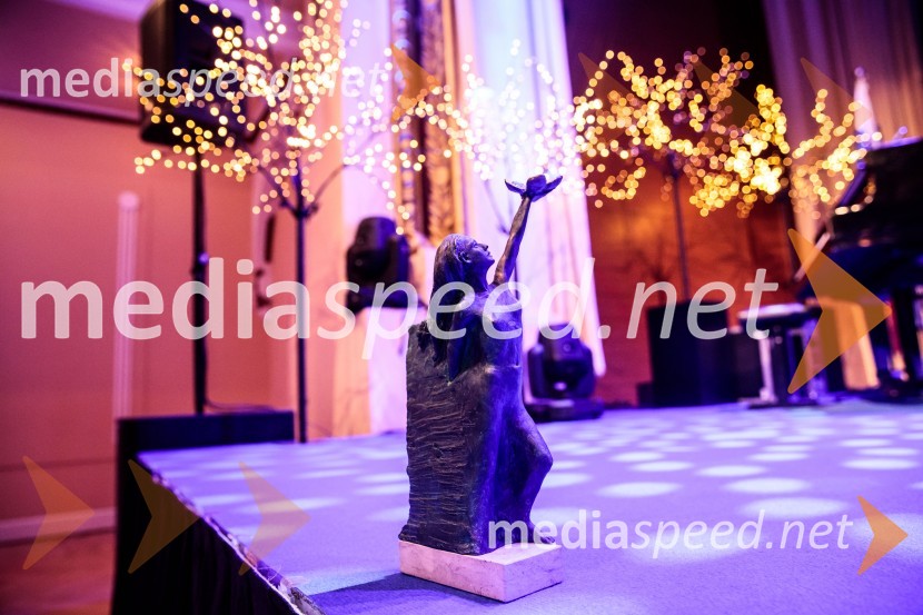 Priznanje za življenjsko delo na področju managementa Jožetu Mermalu, januarsko srečanje Združenja Manager