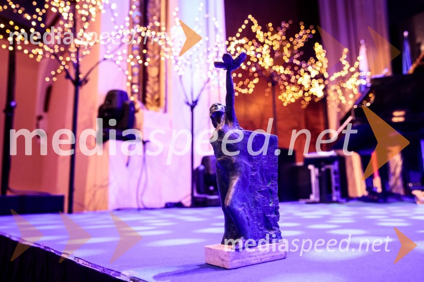 Priznanje za življenjsko delo na področju managementa Jožetu Mermalu, januarsko srečanje Združenja Manager