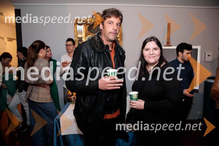  ... ;  Teja Pelko, novinarka, Svet24Življenje drugih, premiera drame