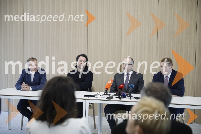  Jurij Rihar, ELEA iC ;  Matija  Bevk, arhitekt; dr. Nedžad Grabus, mufti islamske skupnosti;  ... Predstavitev pred odprtjem Muslimanskega kulturnega centra v Ljubljani