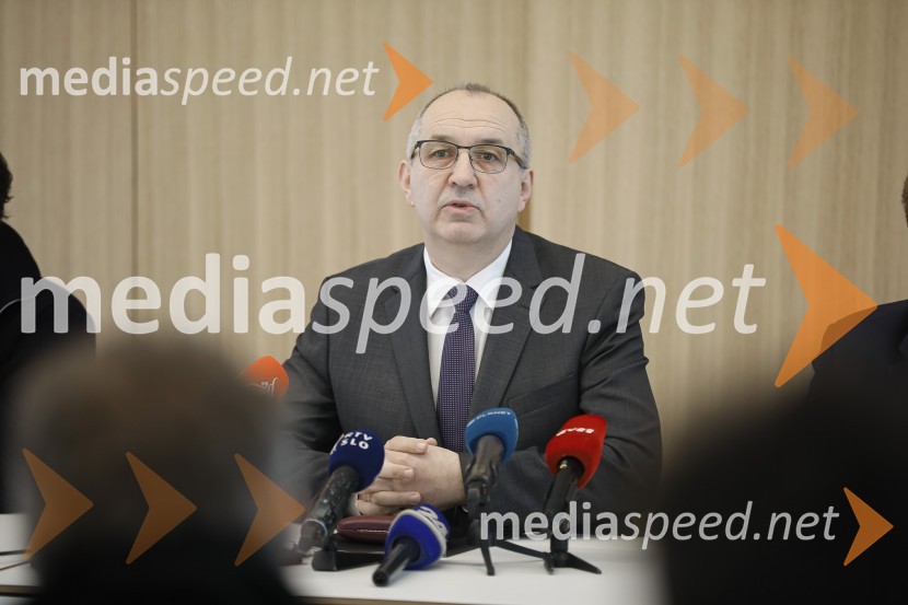 dr. Nedžad Grabus, mufti islamske skupnostiPredstavitev pred odprtjem Muslimanskega kulturnega centra v Ljubljani